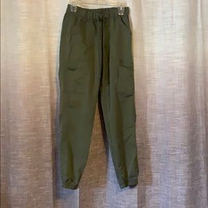 🌸army green scrub bottoms
